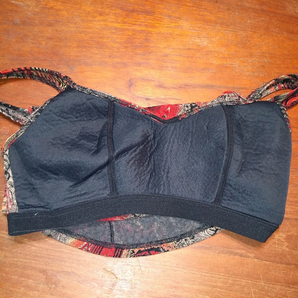 Papillon Blanc Red Black & Gold Fitted Sleeveless Shirt, 15 inches PTP - Picture 6 of 13